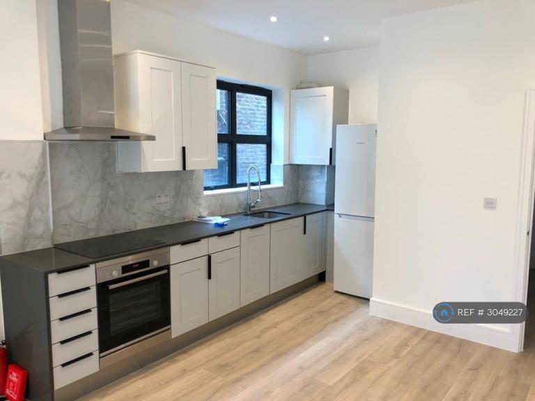 1 bedroom flat in Second Avenue, London, NW4 (1 bed) (#3049227)