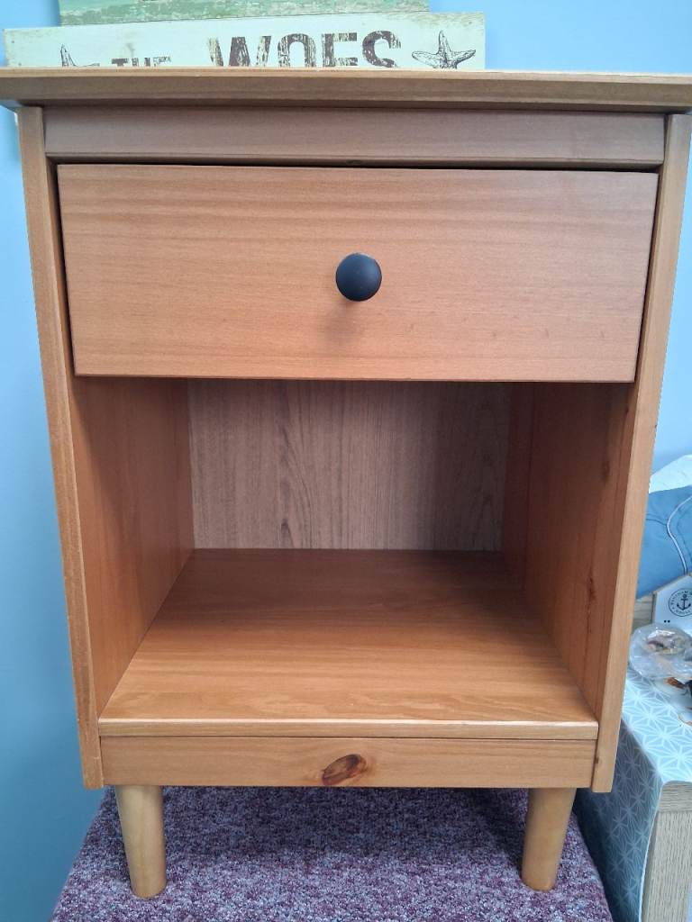 2 x bedside tables