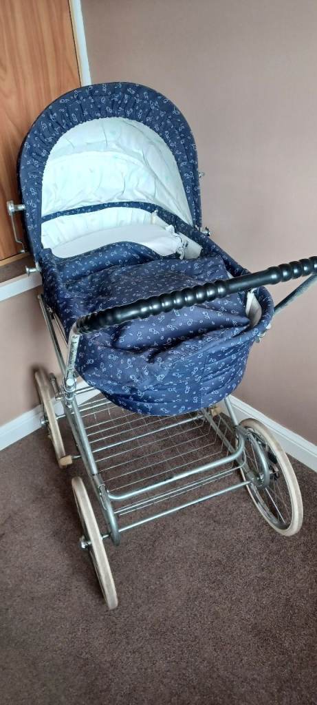 Vintage Silver Cross Pram Model  LE Strada CH