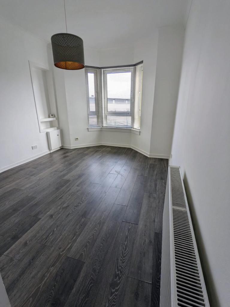 Newly renovated 2 Bedroom, Top floor flat, Paisley 