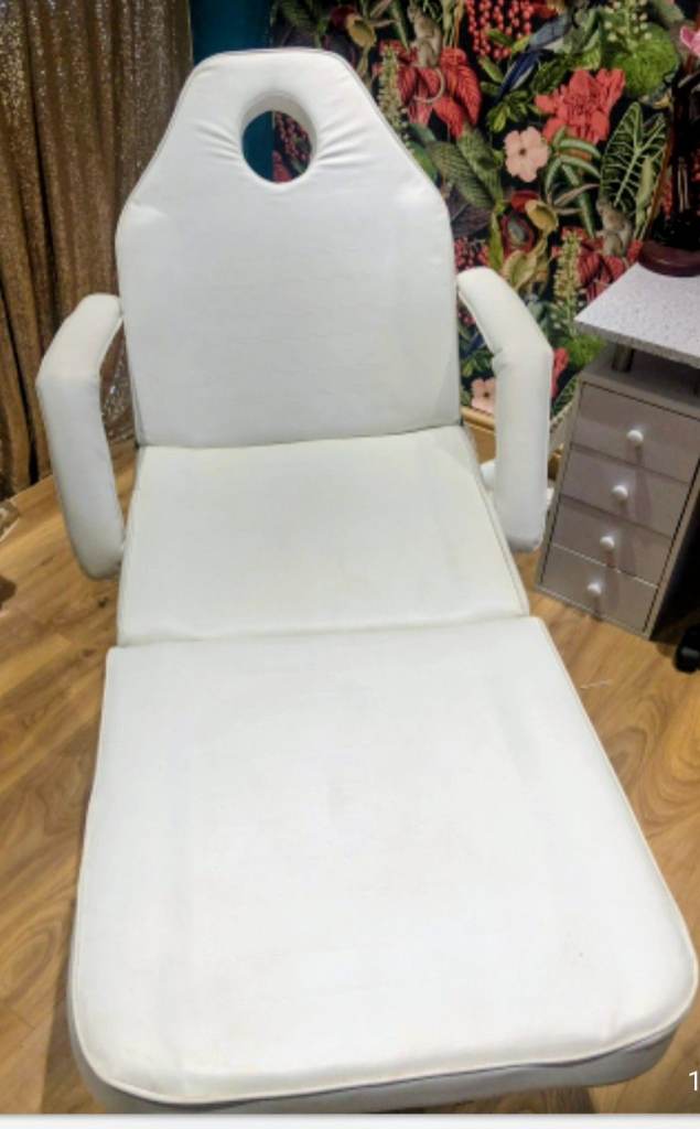 Stunning white massage/beauty/tattoo chair