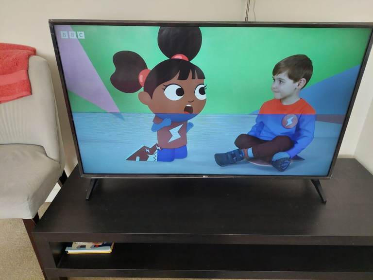 LG 49 Inch 4K UHD Smart TV with Remote,Legs,Power Cable,Manual and box