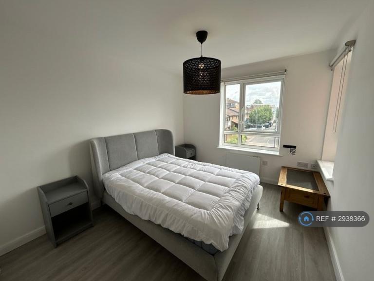 2 bedroom flat in Crescent Block G, Brent, HA9 (2 bed) (#2938366)