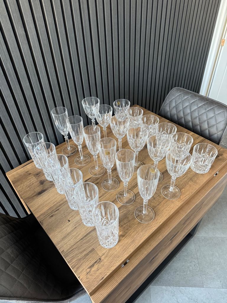✨ Stunning Set of Crystal-Style Glasses – Ideal for Home Bars / Entertaining ✨