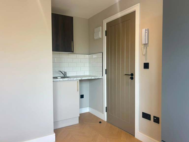 Self-contained studio flat in Potters Bar (EN6) - DSS Considered