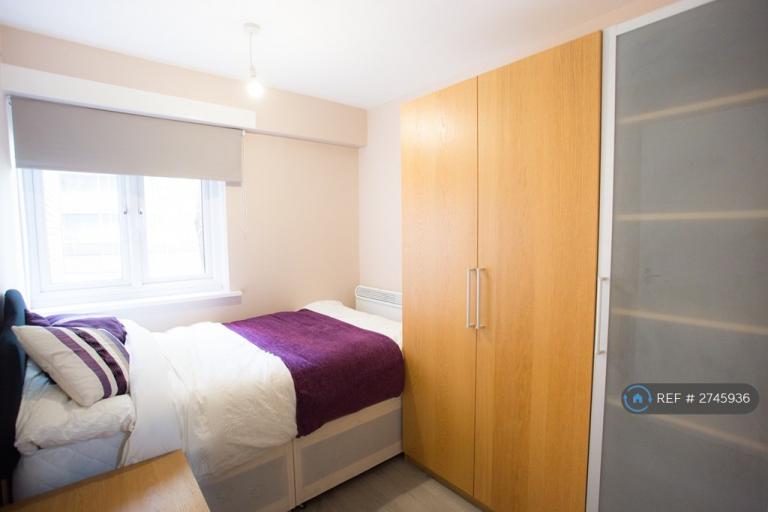 1 bedroom flat in Waterside, Birmingham, B15 (1 bed) (#2745936)