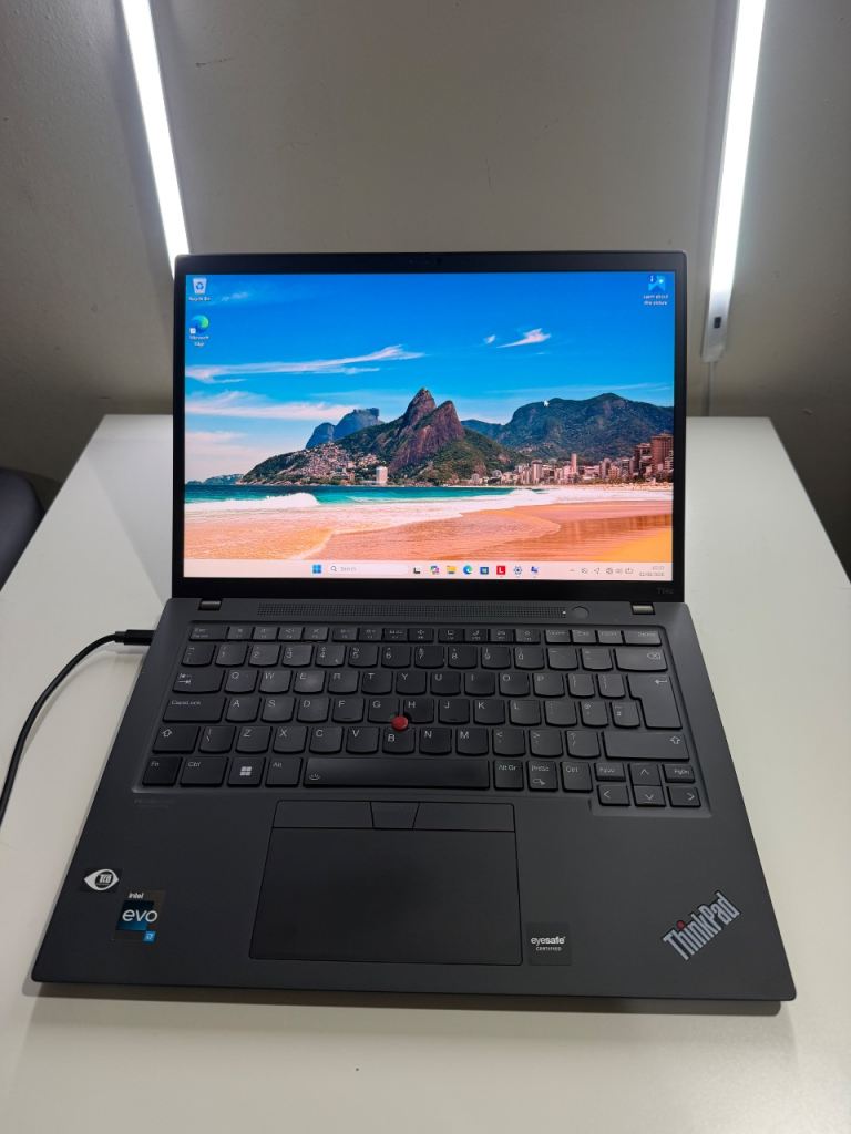 Lenovo ThinkPad T14s Gen 3 i7-1260P 16GB DDR5 512GB SSD SIM Win11 Pro Laptop