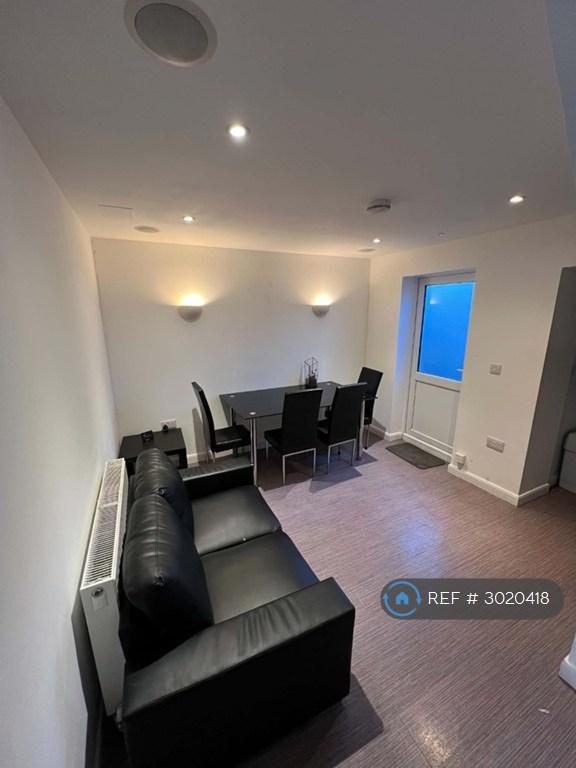 4 bedroom house in Myrtle St, Middlesbrough, TS1 (4 bed) (#3020418)