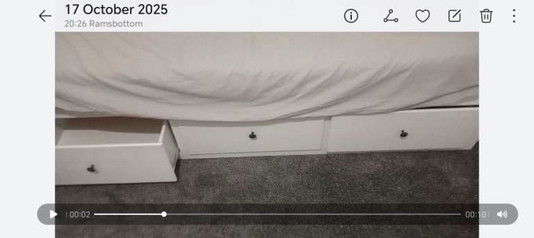 Pull out bed / storage 