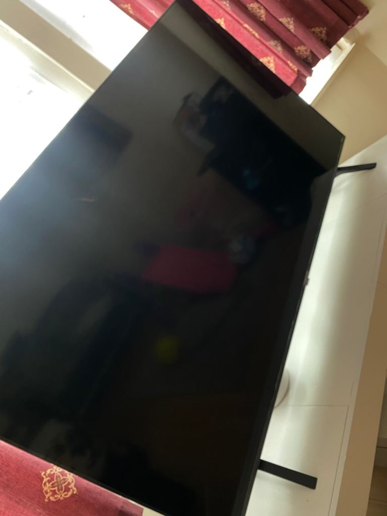 LG Smart 4k UHD TV – Screen Damage, For Parts/Repair