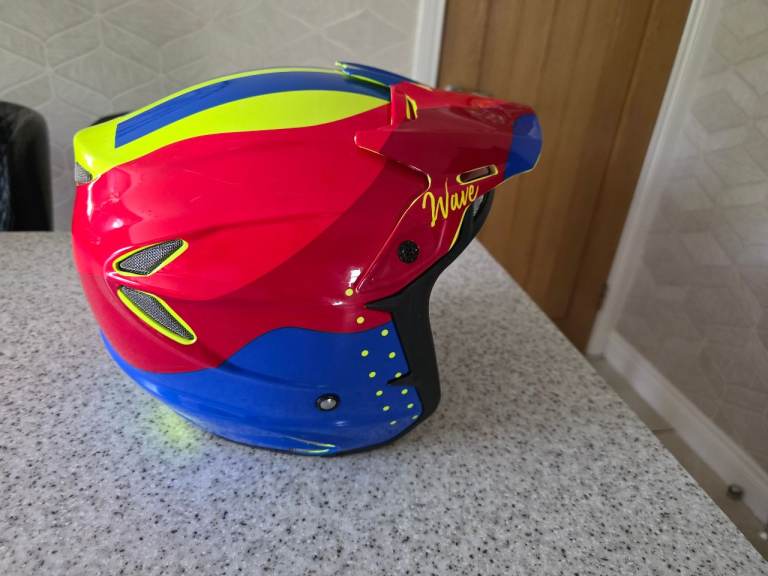 Jitsie H2 Wave Trials helmet.