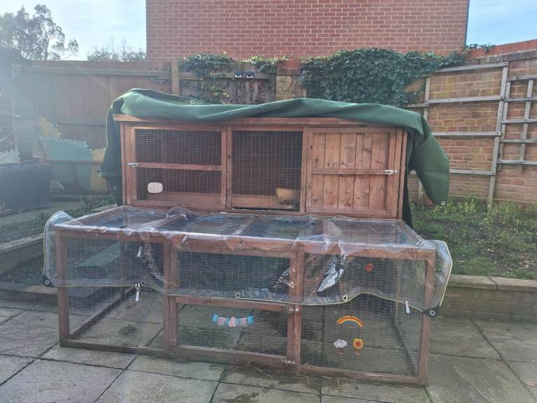 £40 rabbit hutch