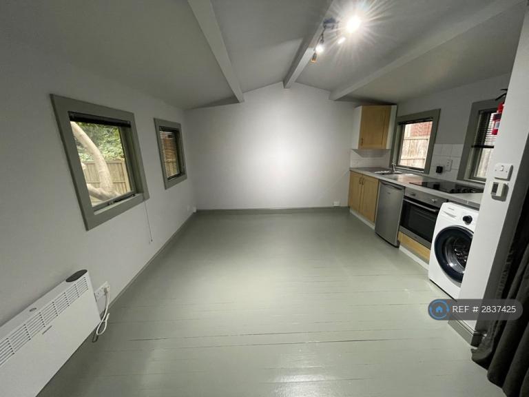 Studio flat in London, London, SE19 (#2837425)