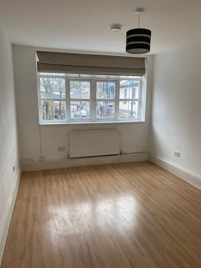 Fab First floor Flat, Abertillery. WATCH  FULL VIDEO. £595 pcm