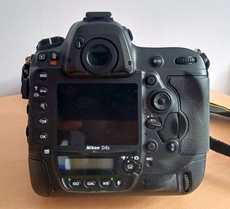 Nikon D4s Camera Kit with Sigma 35mm F1.4 Lens & Extras