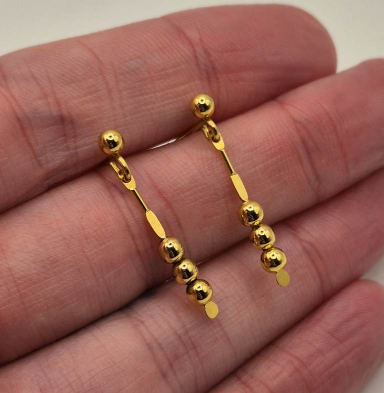 9ct yellow gold 'dot & dash' style earrings