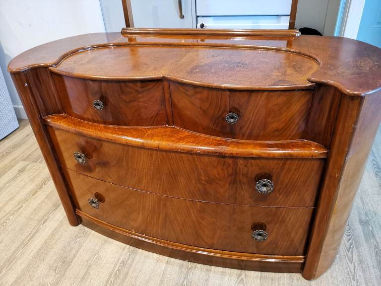Beautiful antique art deco walnut 30' dressing table Golden Key Furniture in amazing condition.