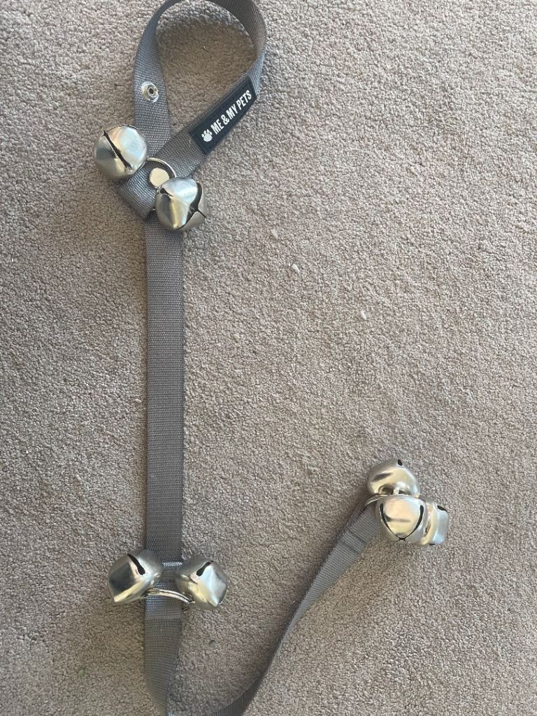 Me & my pets- bell trainer for dogs