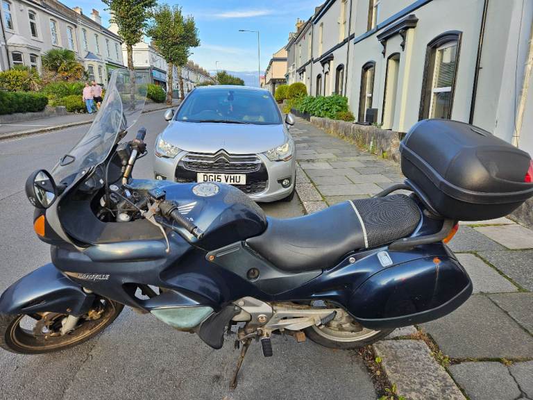 Honda, DEAUVILLE, 2001, 647 (cc)