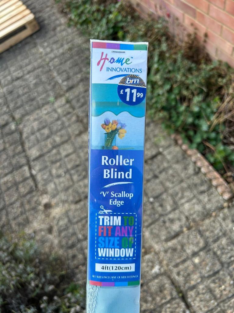 Roller blind - 4ft width (new)