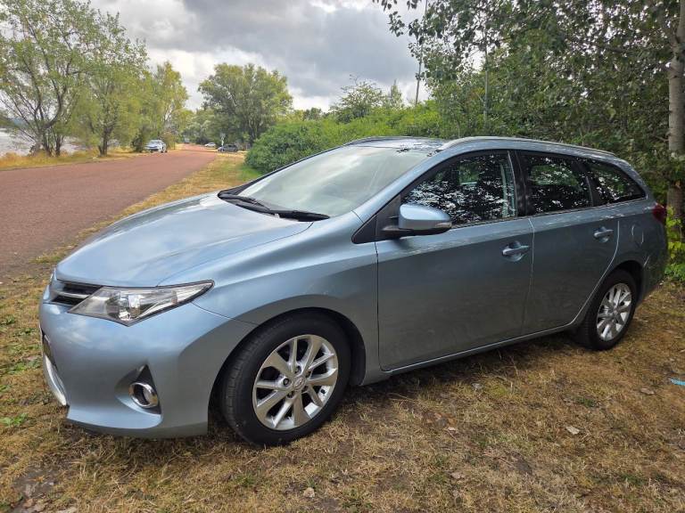 TOYOTA AURIS ESTATE 64 REG 2OWNER 2 KEYS FSH BEAUTIFUL CAR THROUGHOUT