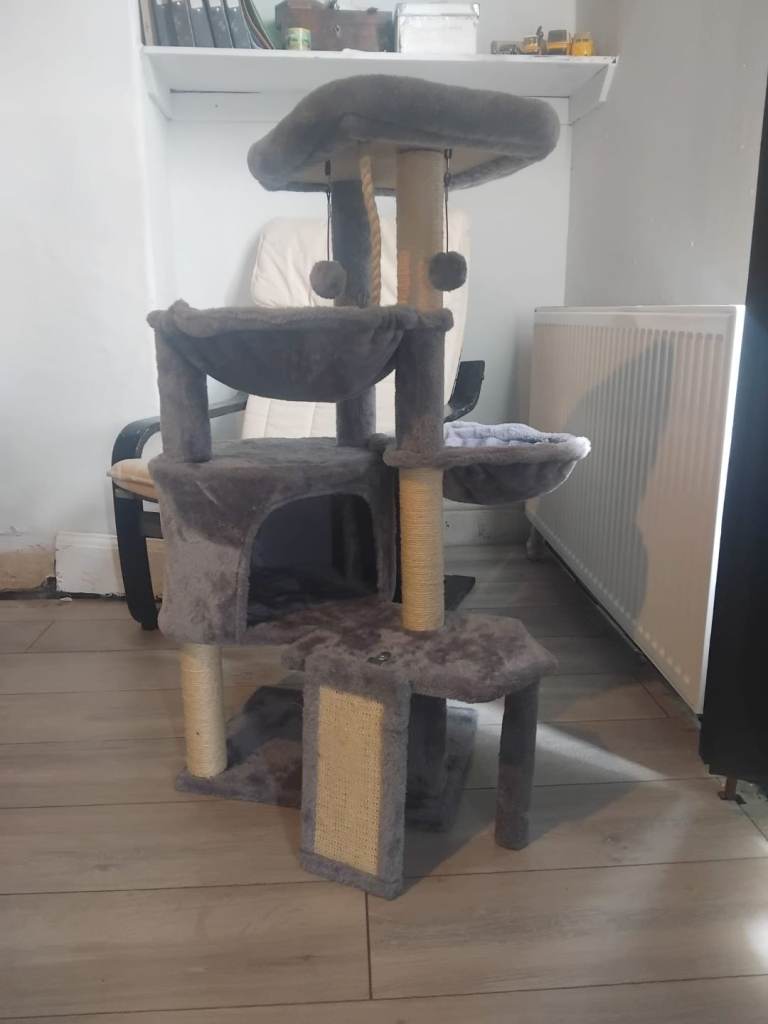 CAT TREE HOUSE