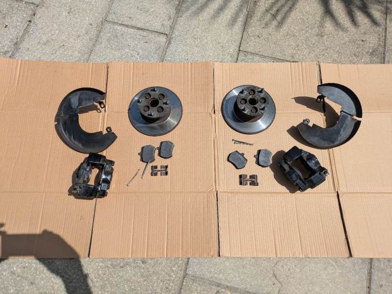 Classic mini 12 inch brake calipers and discs 