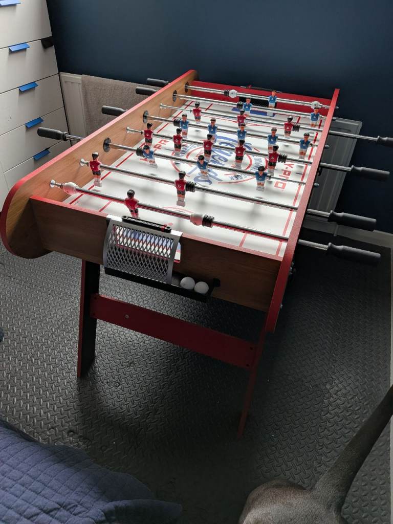 Sturdy football table