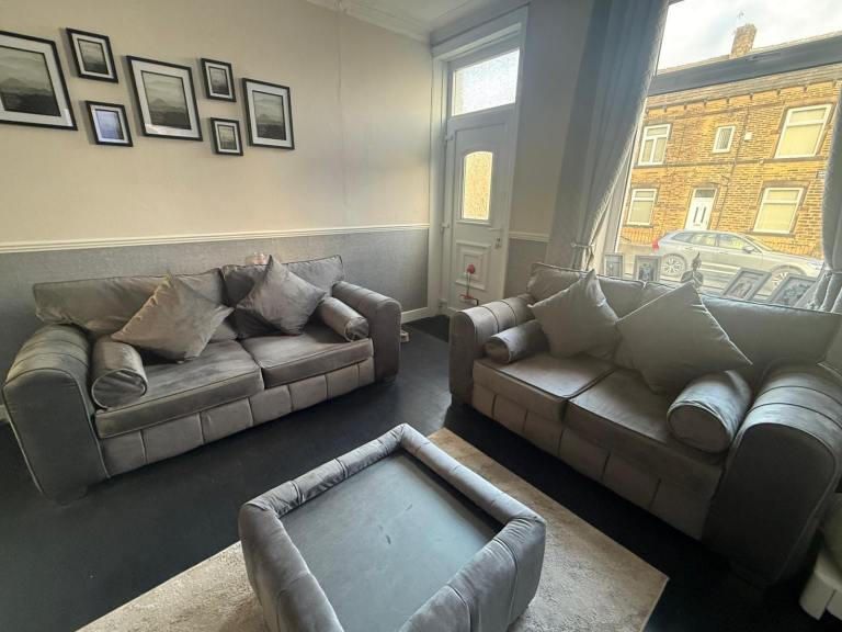 Lilly sofa and coffee table