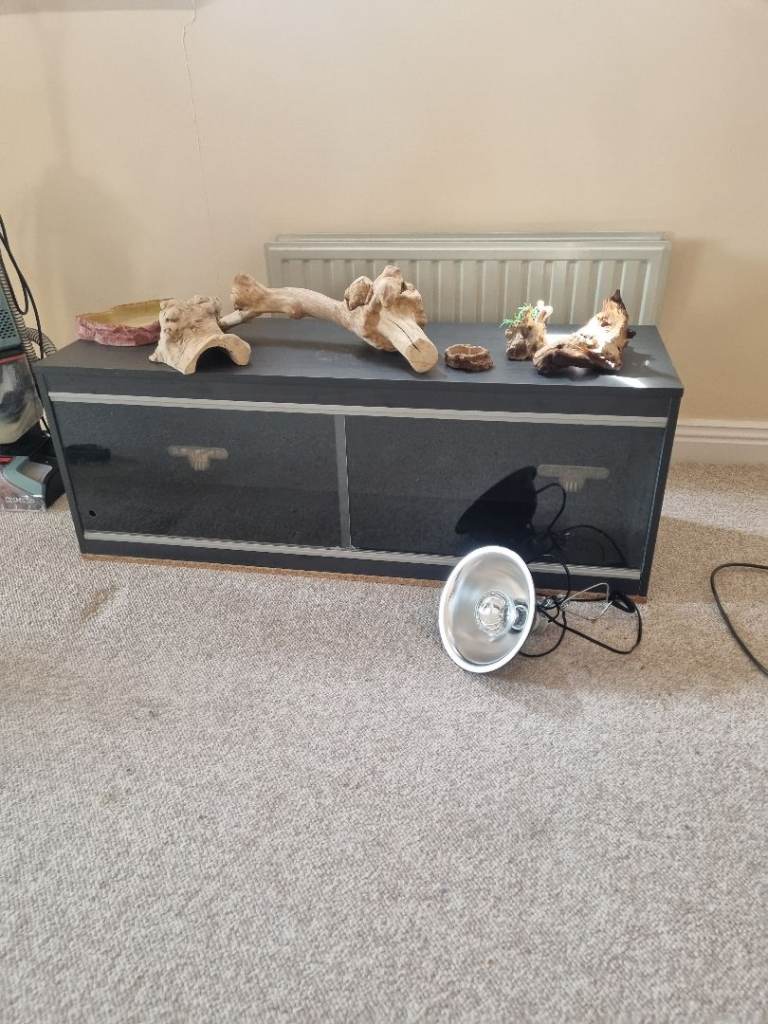 Reptile tank 