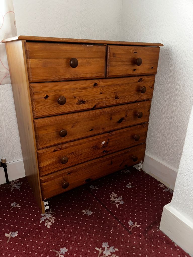 Chest of drawers 