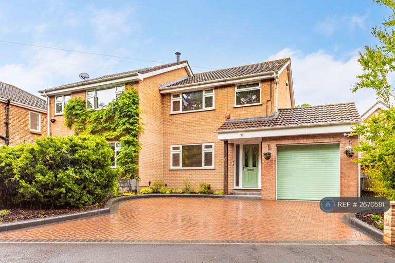 3 bedroom house in Curzon Road, Poole, BH14 (3 bed) (#2670581)