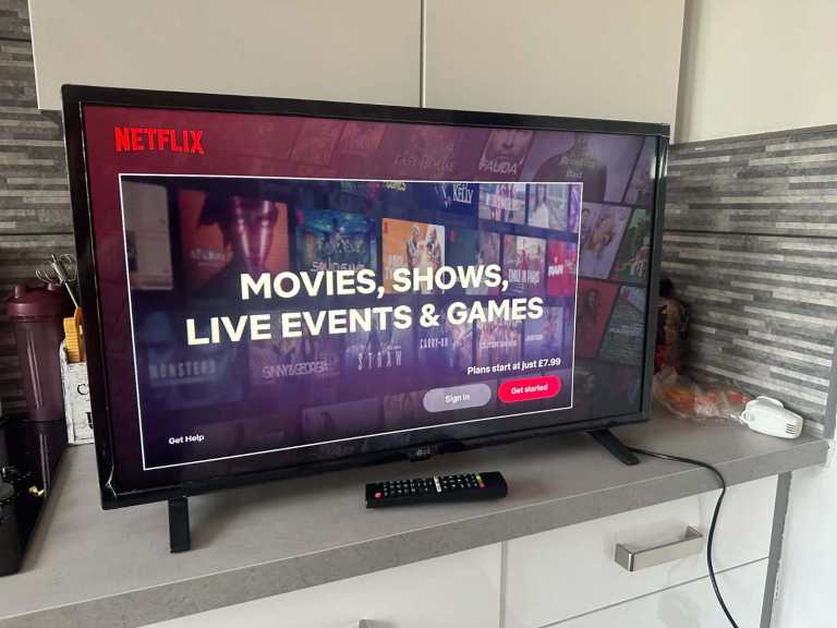 32” LG Smart LED TV - 32LM630BPLA