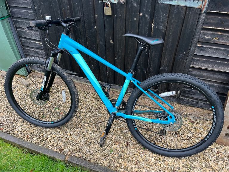 Medium frame calibre Blade mountain bike 