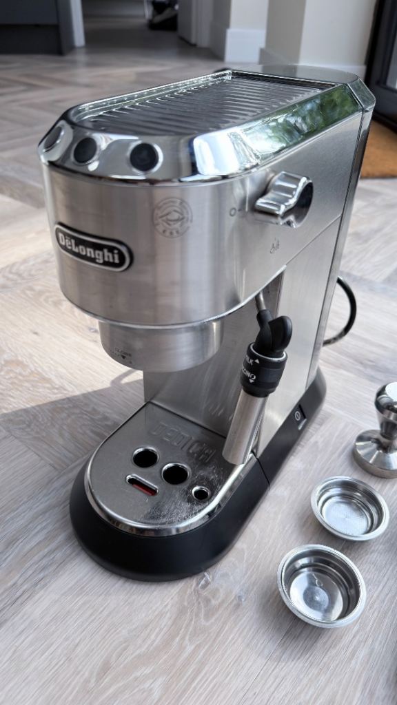 DeLonghi Dedica EC 685 Coffee Machine 
