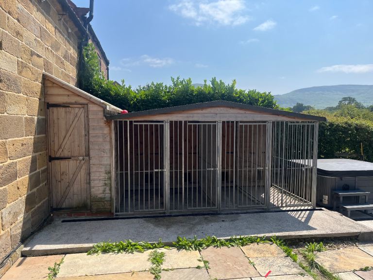 Dog pens/kennels x4