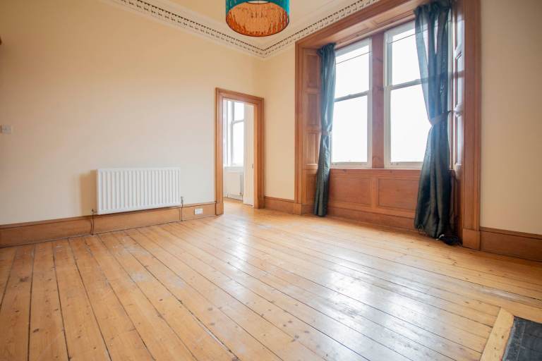 Delightful, 2 bedroom, 2nd floor flat in Causewayside – available January