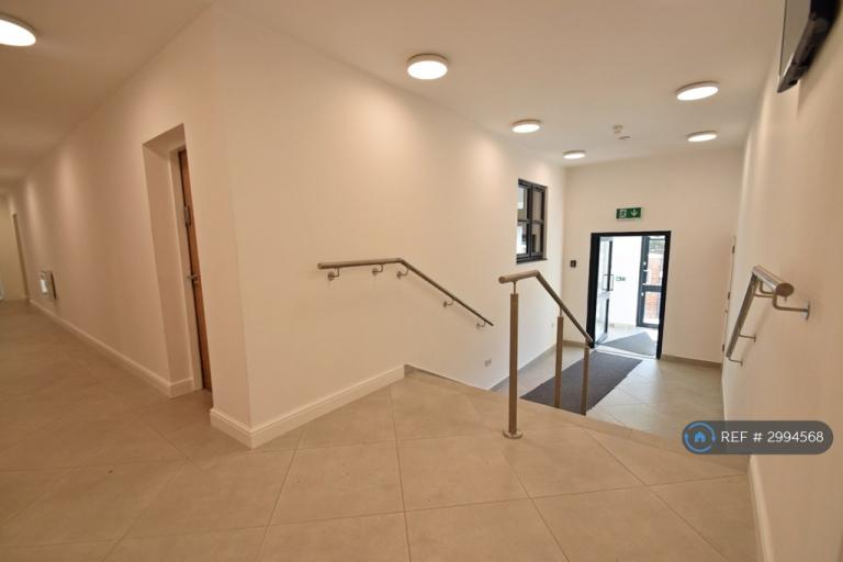 2 bedroom flat in Chapman House, Manchester, M18 (2 bed) (#2994568)