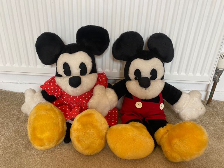 Free handmade Mickey and Minnie Mouse. 