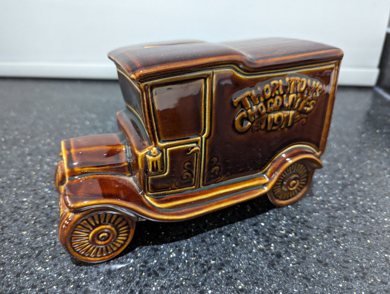 VINTAGE THORNTONS CHOCOLATES 1911 GLAZED CERAMIC BROWN MONEY BOX VAN 21cm LONG