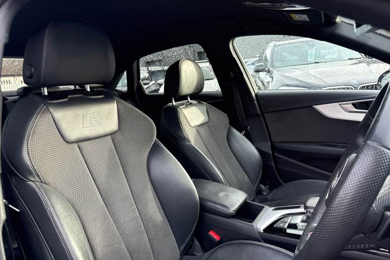 2020 Audi A4 2.0 TFSI 35 S line S Tronic Euro 6 (s/s) 4dr Saloon PETROL Automatic
