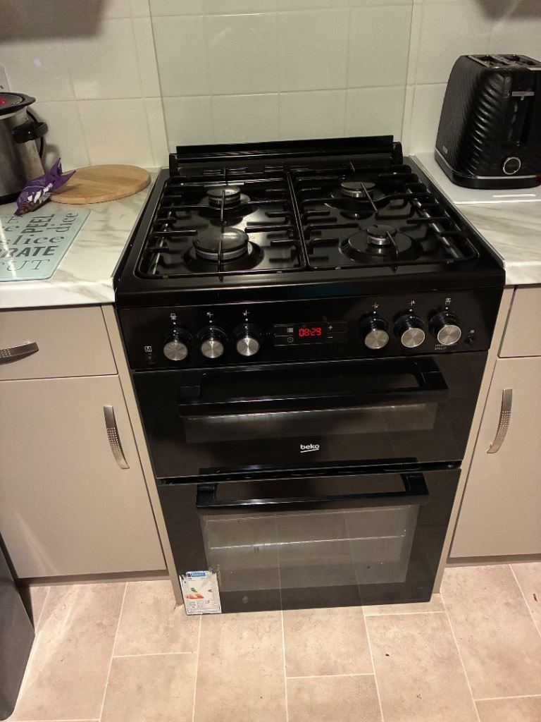 Black Beko Double Cavity Gas Cooker with Glass Lid Cover