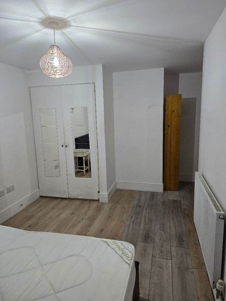Massive Double Room to rent in SE6. Catford. All Bills inclusive.