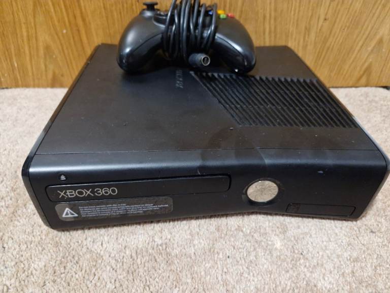 Xbox 360 slim faulty disc drive and wired controller 