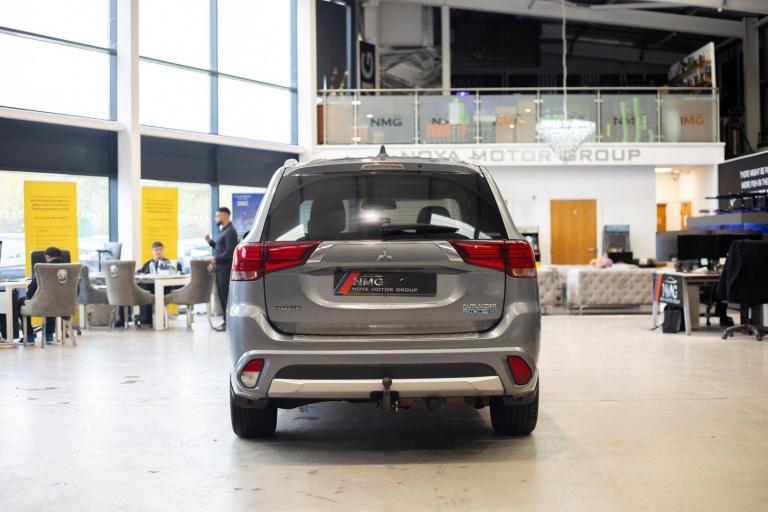 2017 Mitsubishi Outlander 2.0h 12kWh 4h SUV 5dr Petrol Plug-in Hybrid CVT 4WD Euro 6 (s/s) (200 p...