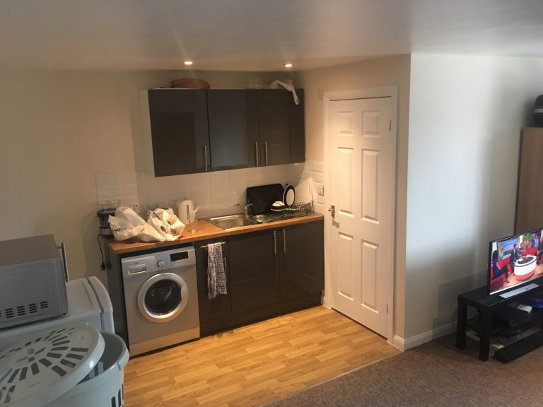 Very Large Studio Flat Patchway/Stoke Lodgr area 