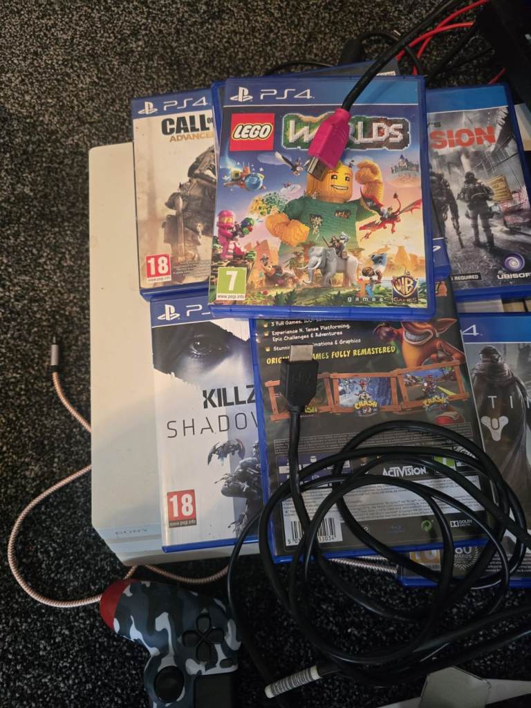 ps4pro in glacier white 1TB 8 games and controller 