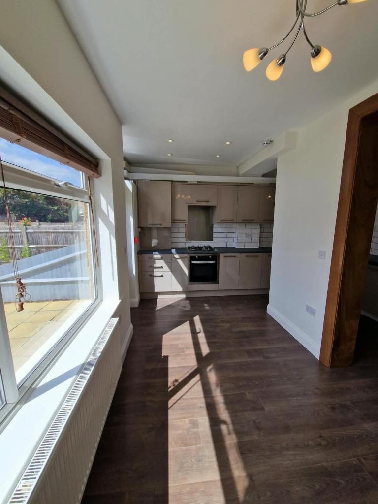 Spacious 4-Bed HMO Compliant House to Rent Surbiton