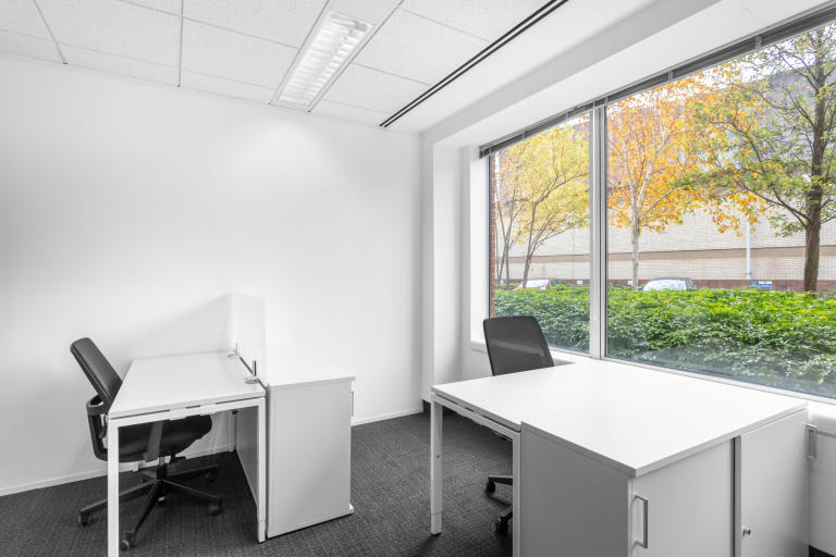 Borehamwood - WD61JN \ Serviced Office for Rent with 5-Desk Capacity
