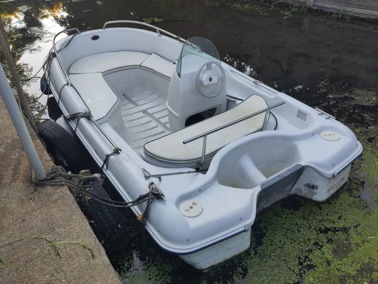 Rigiflex Jeanneau Cap 400 Deluxe boat